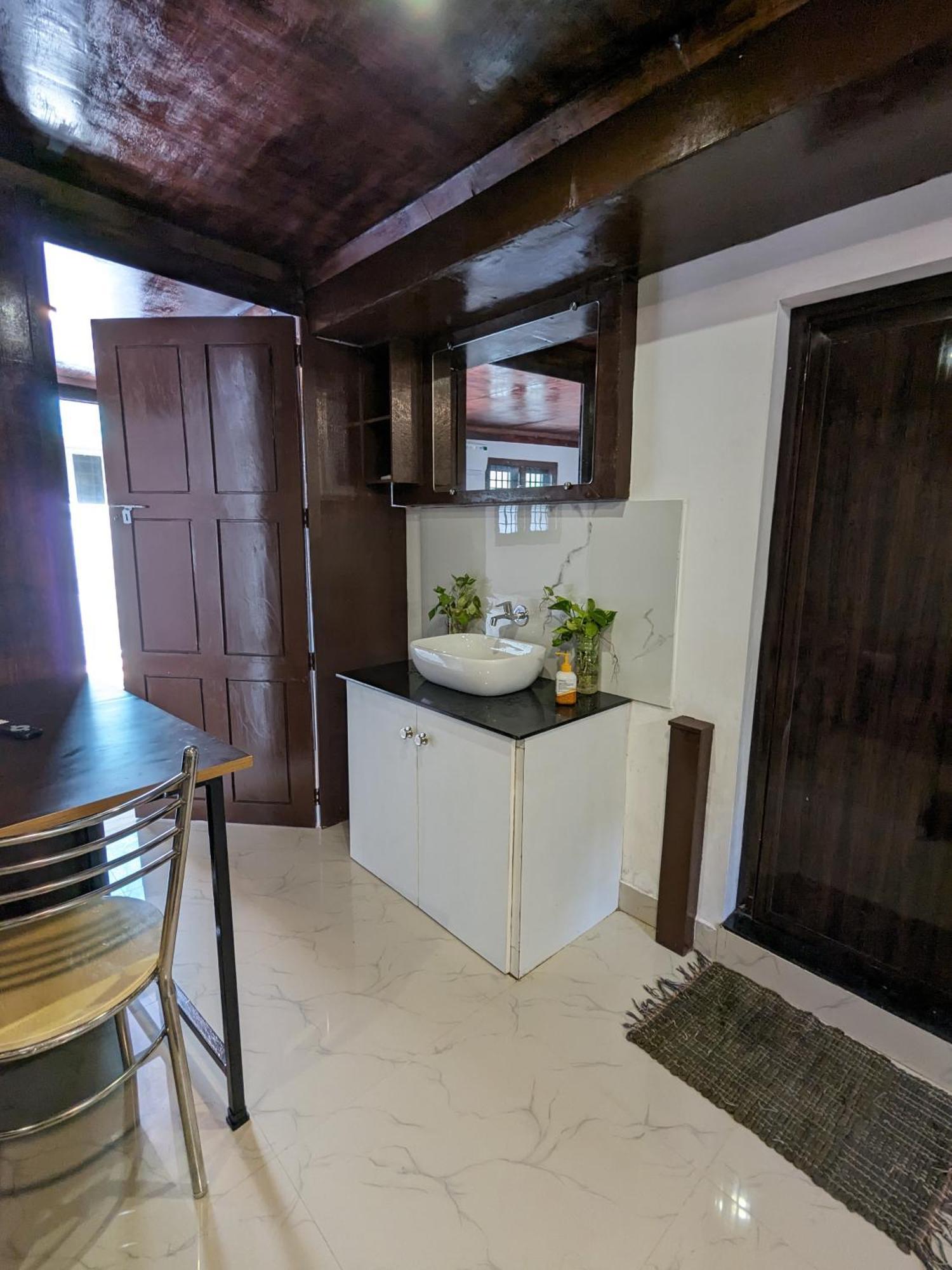 Budget Home Kochi Eksteriør billede